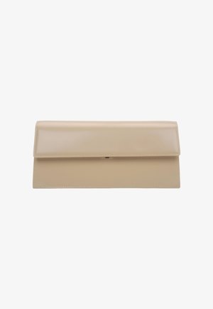 Beige leren clutch met een gladde textuur. Heeft een grote klep sluiting en geen zichtbare hardware. Rechthoekige vorm met schone lijnen.