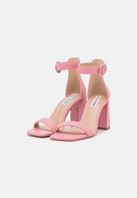 Steve Madden Sandály na vysokém podpatku - pink