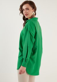 LELA Blusa - benetton color