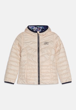 Giacca imbottita beige chiaro con cappuccio, cerniera nera, fodera interna del cappuccio floreale e piccolo logo nero sul petto sinistro.