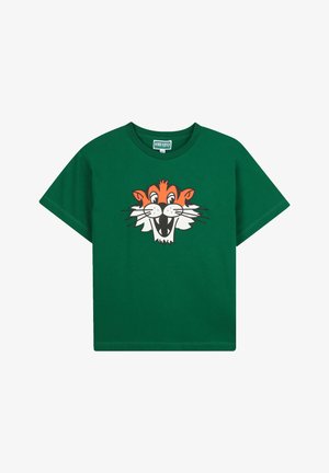 Zielona bawełniana koszulka z dużą, kolorową grafiką twarzy tygrysa z pomarańczowymi i białymi akcentami, okrągłym dekoltem i krótkimi rękawami.