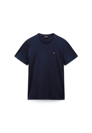 Marineblaue T-Shirt mit kurzen Ärmeln und Rundhalsausschnitt, mit kleinem rot-weiß besticktem Flaggenlogo auf der linken Brust.