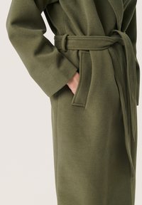 Soaked in Luxury RUBIE BELTED  - Cappotto classico - grape leaf
