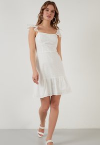 LELA SLIM FIT - Kokteilikleit/peokleit - white