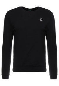 Svart sweatshirt tillverkad av mjukt tyg med långa ärmar, rundad halsringning och en liten broderad logotyp på vänster bröst. Slät textur.