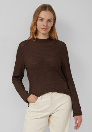 - Sweter