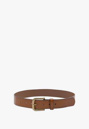 Ceinture en cuir marron avec une boucle en laiton, dotée d'une finition lisse, de cinq trous de réglage et d'un design simple.