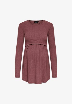Maglione premaman a maniche lunghe in rosa profondo, con texture a coste, corpino aderente e orlo svasato, progettato per comfort e stile durante la gravidanza.