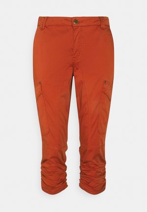 CUMILLE CAPRI PANTS MALOU FIT - Broek - ketchup