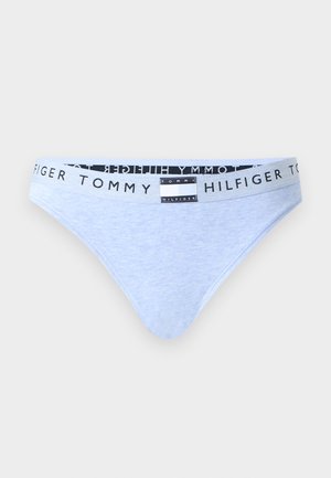 Lyseblå damebrief med grå elastik i taljen, der har gentaget sort "Tommy Hilfiger" tekst og en Tommy Hilfiger logo-patch i midten.