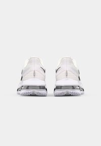 Nike Performance PEGASUS PREMIUM - Tenisice za cestovno trčanje - white/metallic silver