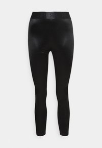 Leggings neri con finitura lucida, dotati di un ampio elastico con marchio in rilievo. Design aderente, texture liscia, taglio a lunghezza intera.