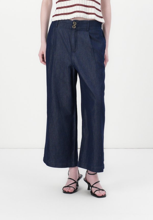 ONLBEA WIDE CROPPED - Trousers