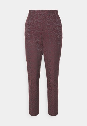 Pantaloni burgundy slim-fit, con un model abstract negru, cu fermoar frontal, bucle pentru curea și tiv la nivel de glezne.