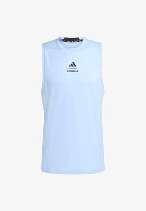 Débardeur d'entraînement bleu clair avec logo Adidas et texte "LES MILLS" centré à l'avant.