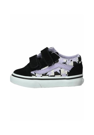 Basket basse noire et violette pour tout-petit avec motif étoilé, deux bandes velcro noires, semelle blanche et bande ondulée violette sur le côté.