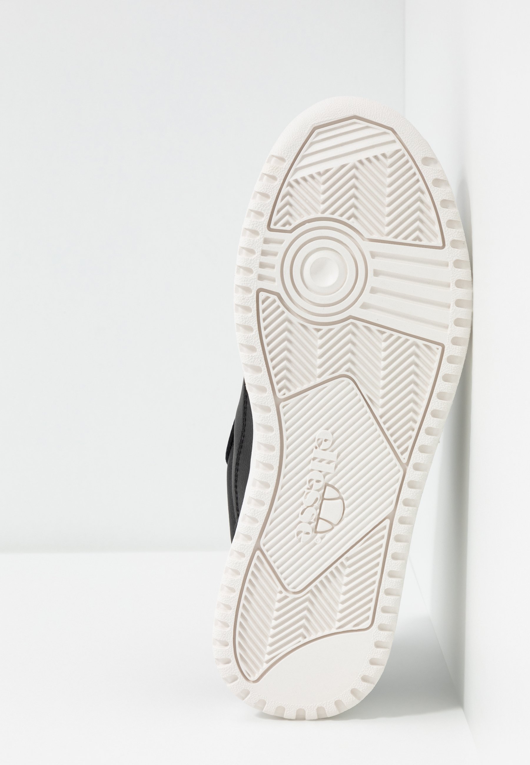 Ellesse VARESSE Joggesko blackwhitesvart Zalando.no Ellesse VARESSE Joggesko blackwhitesvart Zalando.no