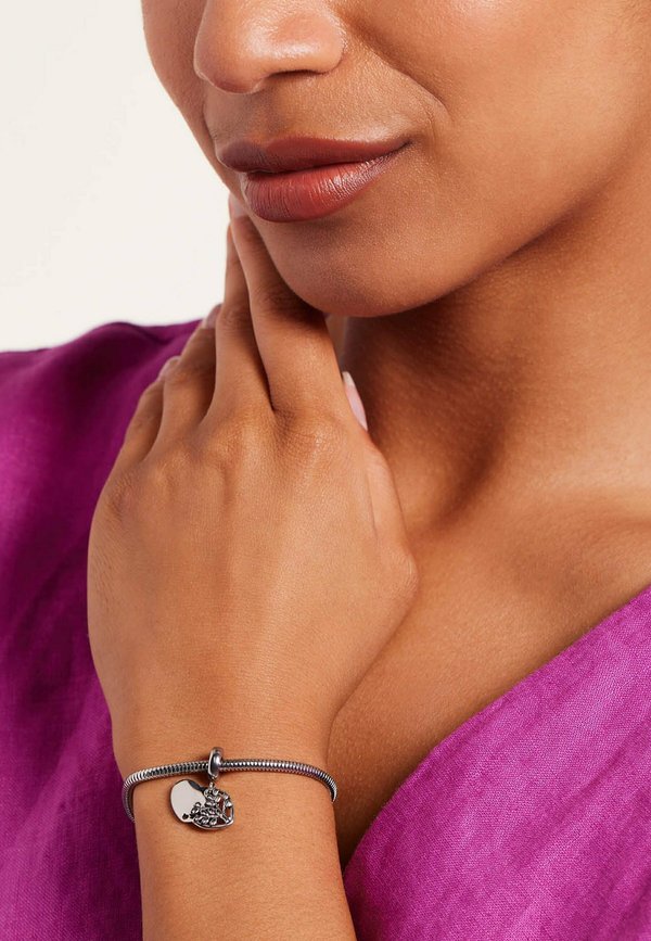 SMART CASUAL - Anhänger