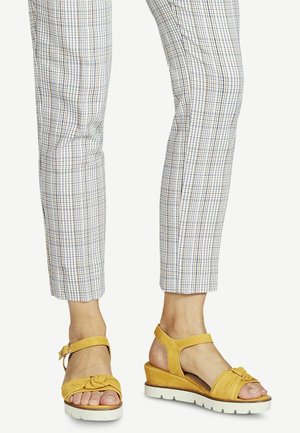 Tamaris, Sandales à plateforme - mustard yellow