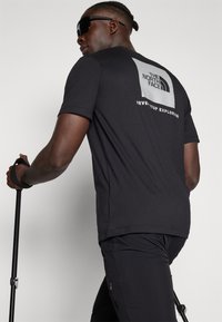 The North Face REFLECTIVE BOX TEE - Sports T-shirt - black