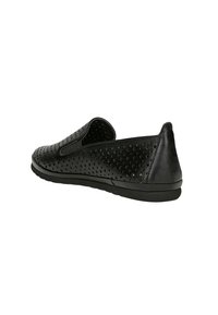 Scarpa nera slip-on realizzata in pelle perforata con retro liscio, suola piatta in gomma e lati elastici per una facile indossabilità.