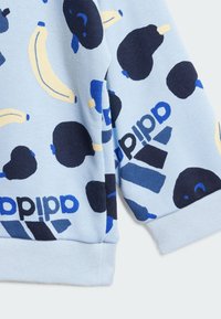adidas Performance ESSENTIALS ALLOVER PRINTED - Treningas - clear sky
