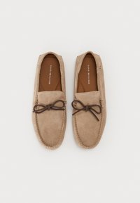 Thumbnail Image 4