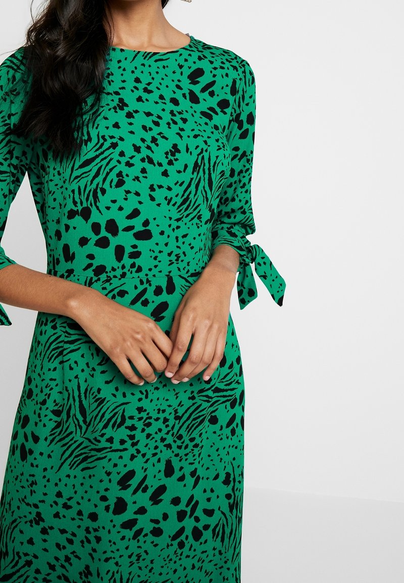 Dorothy Perkins Day dress - green - (Pre-owned) - Zalando.ie