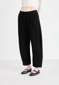 GAP WIDE LEG EASY PANT GAUZE - Kelnės - basic black