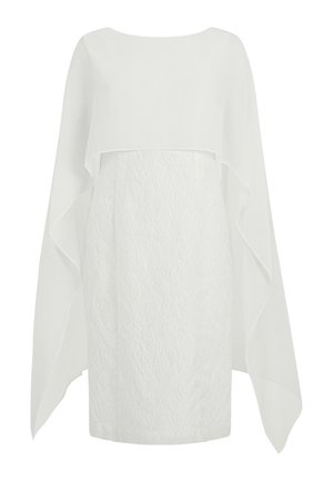 Robe blanche jusqu'aux genoux en tissu texturé avec de longues manches fluides en forme de cape s'étendant des épaules.