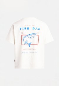 Unselected, snow white fish