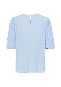 Gaiši zila puff-sleeve blūze, izgatavota no mīkstas auduma, ar atslēgas cauruma dizainu aizmugurē un pogu aizdari. Taisna silueta.