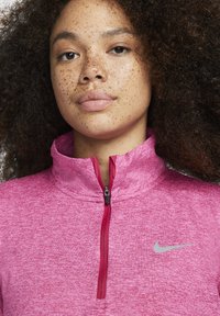Nike Performance W NK ELEMENT TOP HZ - Longsleeve - mystic hibiscus pink prime heather
