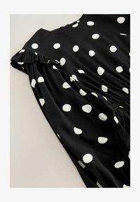 Vald, black white spot