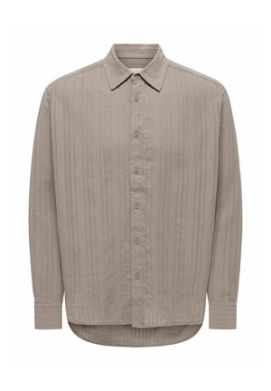 Chemise beige à manches longues avec boutons, col pointu et texture subtile à rayures verticales.
