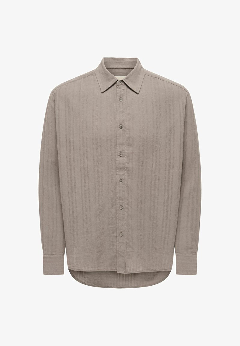 Chemise beige à manches longues avec boutons, col pointu et texture subtile à rayures verticales.