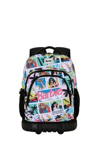 Mochila con un collage colorido de gráficos de Barbie sobre un fondo claro, con acentos en negro y una base texturizada para mayor estabilidad.