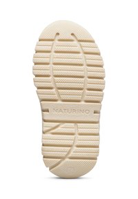 Kremowa gumowa podeszwa butów z teksturowanym wzorem, z nazwą marki "NATURINO" oraz rozmiarem "24" wytłoczonym w pobliżu pięty.