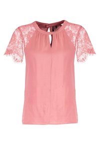 Rosa blus med korta ärmar i spets, nyckelhålsringning och slät tygstruktur. Har en avslappnad passform och rundad nederkant.