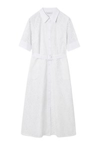 Robe midi blanche à manches courtes, col pointu, fermeture boutonnée devant, ceinture en tissu et motif floral ajouré subtil.