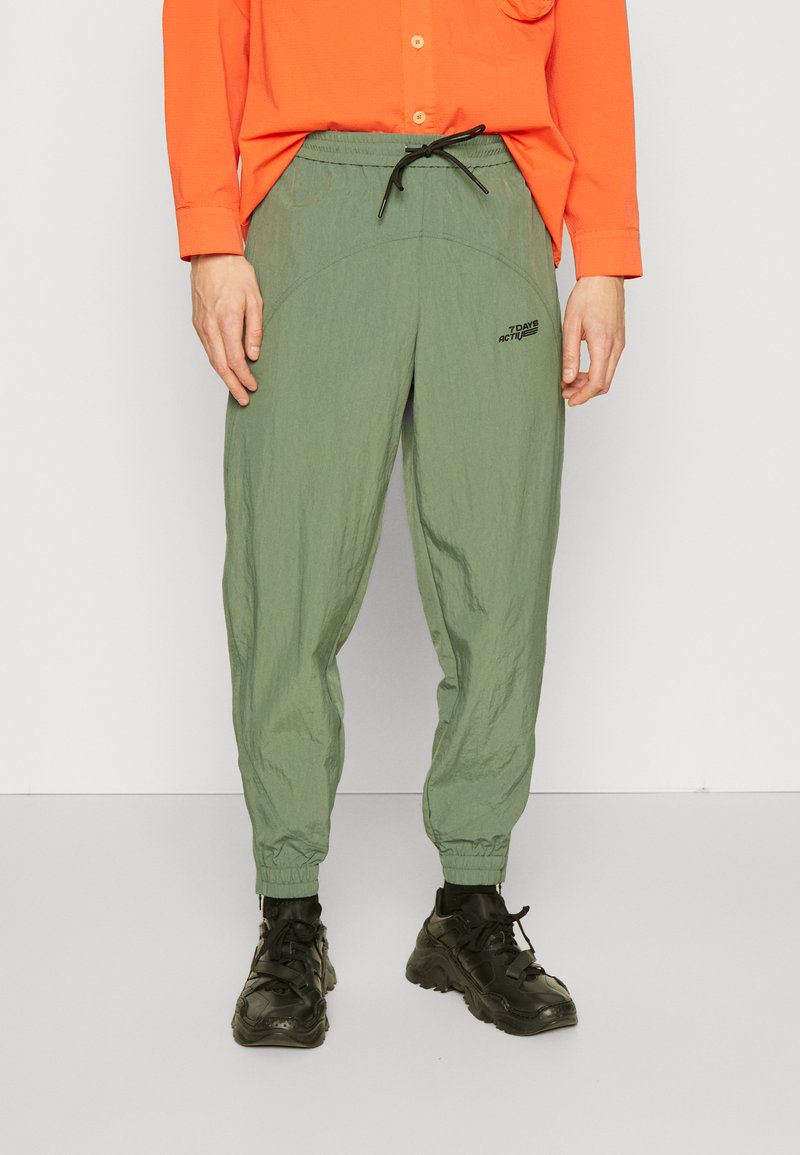 7 DAYS Active TRACK PANTS UNISEX Tracksuit bottoms duck green/green