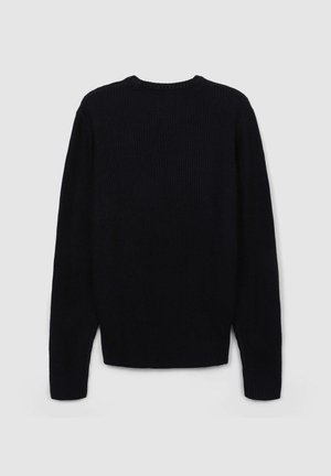 Maglione a maglia di un blu navy scuro, con una texture a coste, scollo rotondo, maniche lunghe e una vestibilità rilassata, visto da dietro.