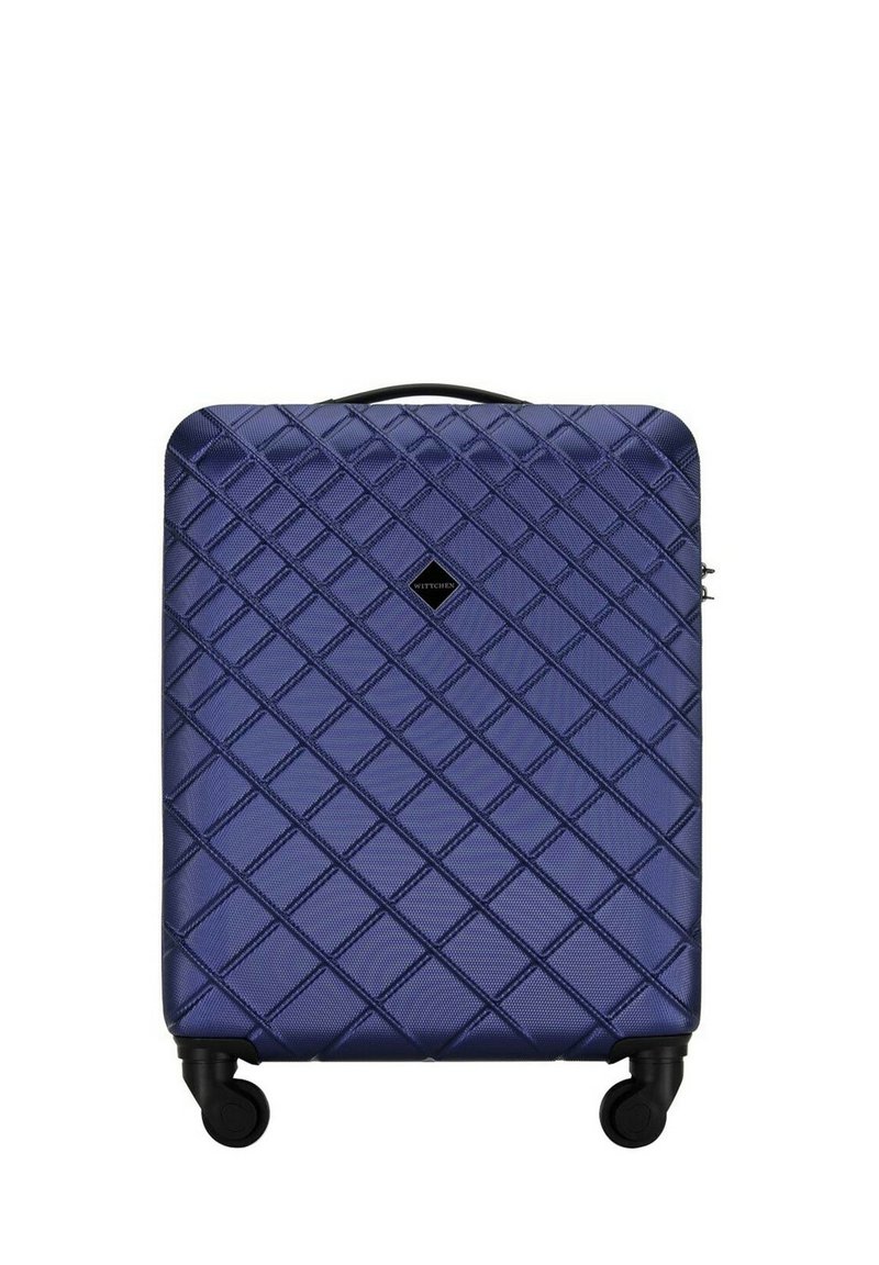 Maleta rígida de color azul profundo con superficie decorada en patrón de diamante, ruedas de goma y un asa superior para un transporte fácil.