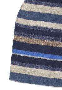 Tessuto di lana con righe orizzontali nei toni del blu navy, grigio, blu e marrone; texture morbida; larghezze variabili e finitura liscia.