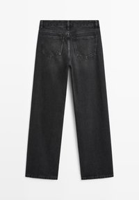 Jeans di denim neri con taglio dritto, due tasche posteriori, cuciture visibili e un tessuto strutturato. La vita presenta passanti per cintura.