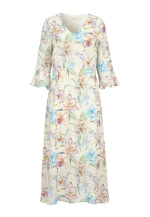 Długa sukienka w kwiaty z pastelowymi liliami, rozkloszowanymi rękawami do połowy przedramienia i dekoltem w serek na kremowym tle.