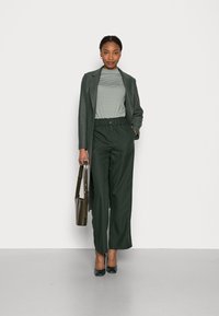 TOM TAILOR TURLTE NECK - Camisola de manga comprida - green stripe