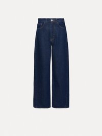 Tumed sinised laia säärega teksapüksid eesnuppude ja taskutega, valgel taustal esitletud.