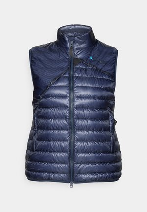 Jūras zila bez Piedurkņu pūkains veste ar augstu apkakli, ar rāvējslēdzēju un horizontāliem quiltētiem rakstiem; viegla, gluda tekstūra.