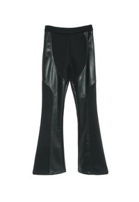 Pantalones acampanados negros que presentan una combinación de tejido texturizado y suaves acentos de piel sintética, con una cinturilla elástica y un diseño de paneles distintivo.